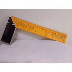 ESCUADRA METALICA 25CTMS