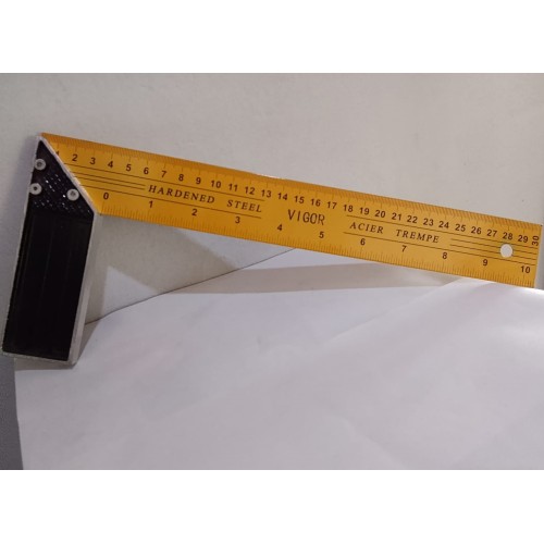 ESCUADRA METALICA 30 CTMS